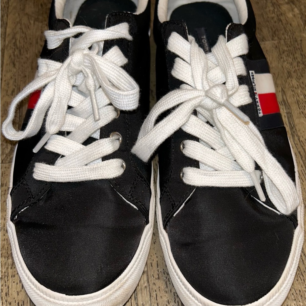 Navy Blue Tommy Hilfiger size 8 women’s sneakers.
